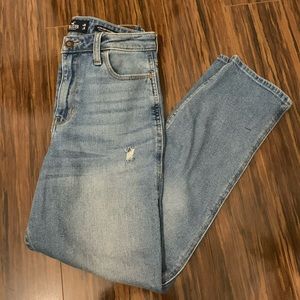 Hollister Ultra High Rise Ripped Mom Jean